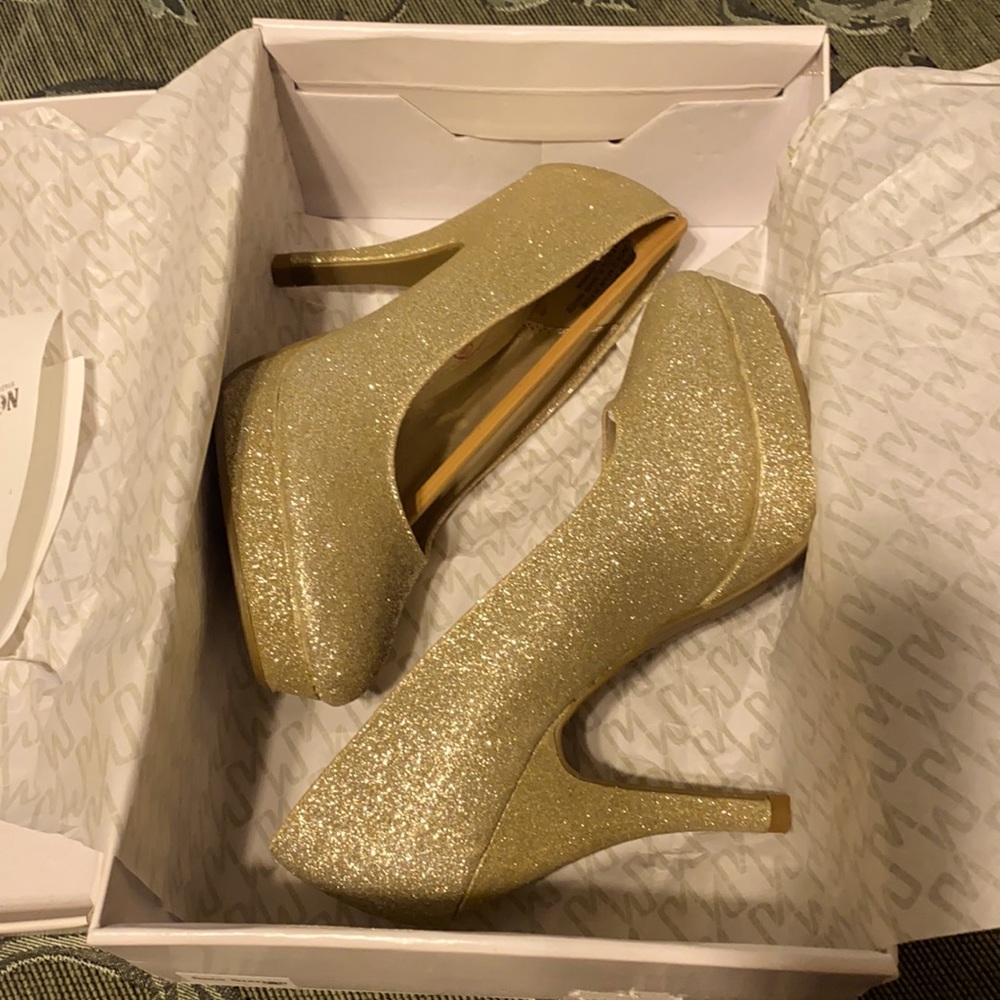 Unlisted Champagne Gold Glitter Heels Size 6.5